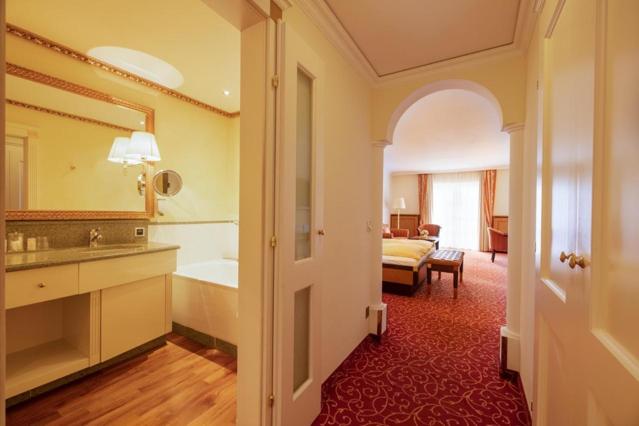Hotel Friesacher Аниф Екстериор снимка