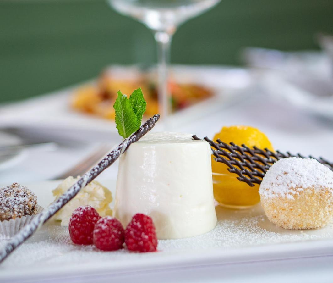 Hotel Friesacher Аниф Екстериор снимка