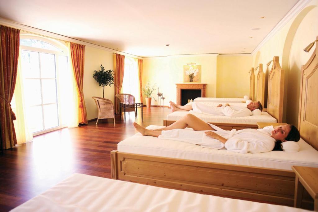 Hotel Friesacher Аниф Екстериор снимка