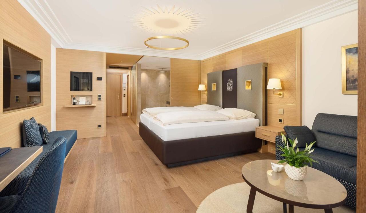 Hotel Friesacher Аниф Екстериор снимка