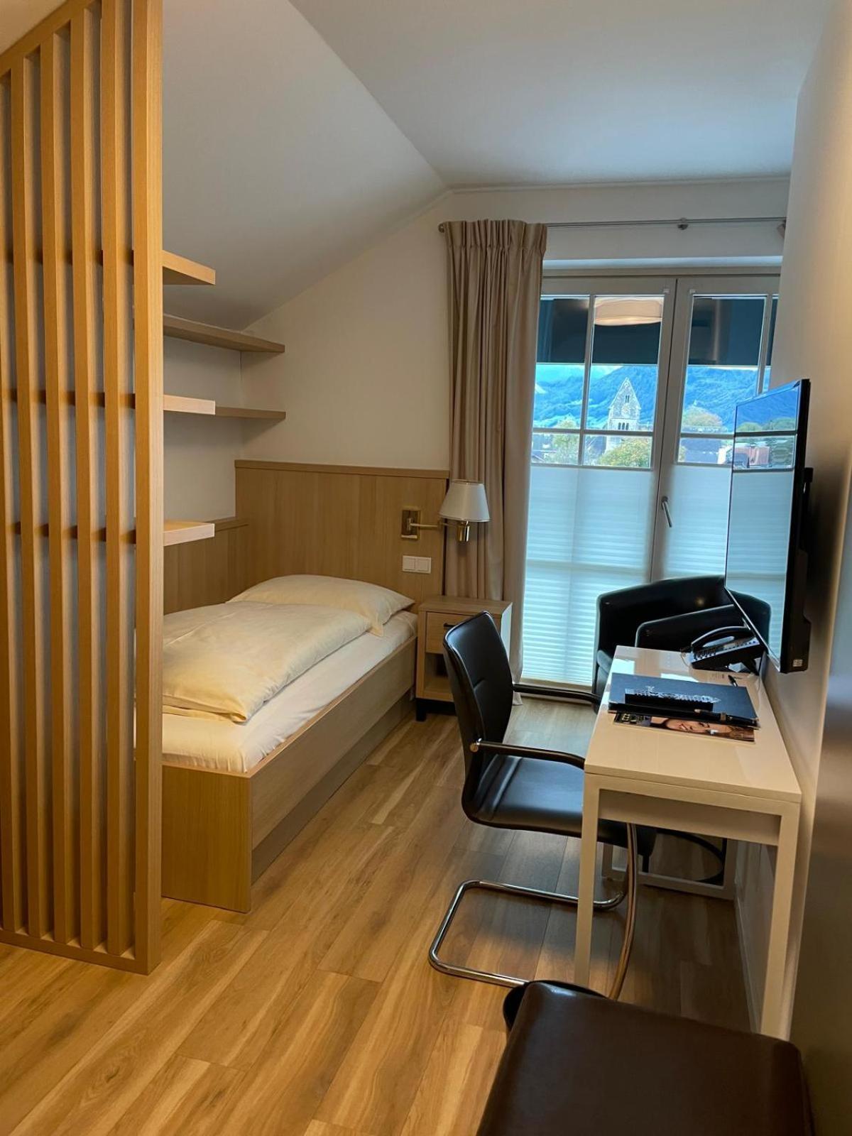 Hotel Friesacher Аниф Екстериор снимка