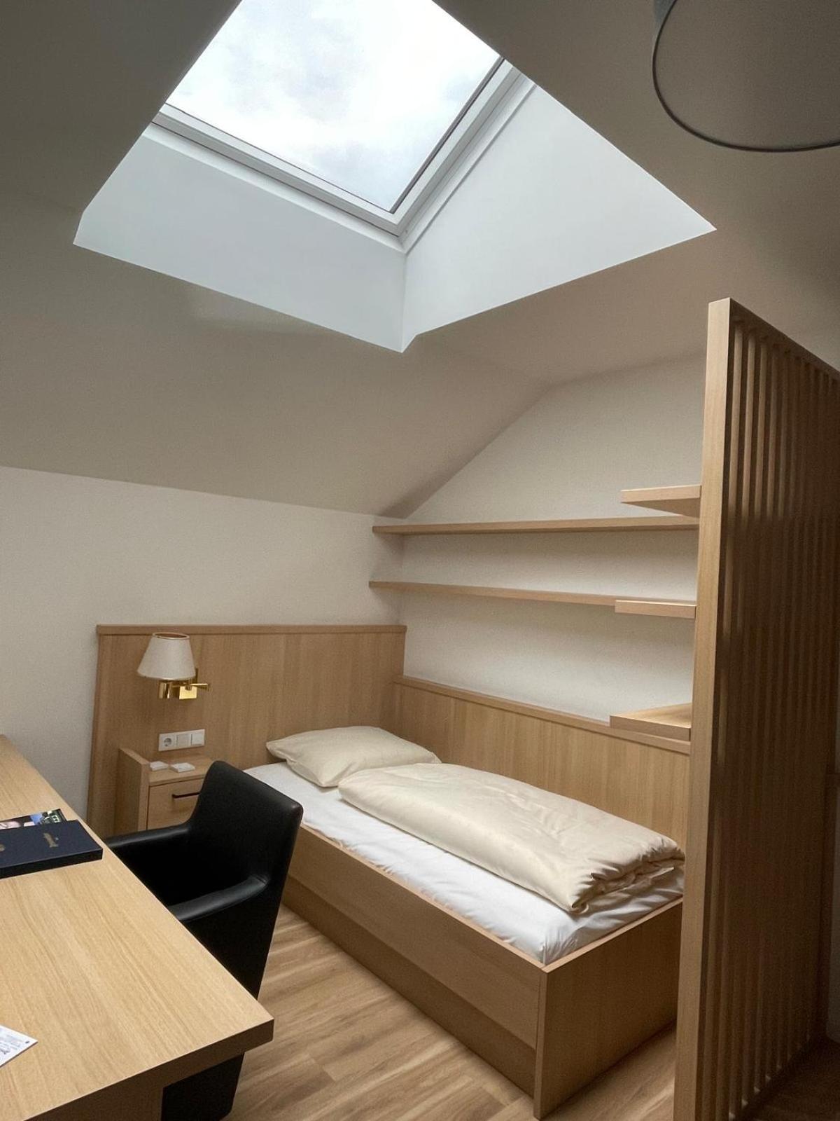 Hotel Friesacher Аниф Екстериор снимка