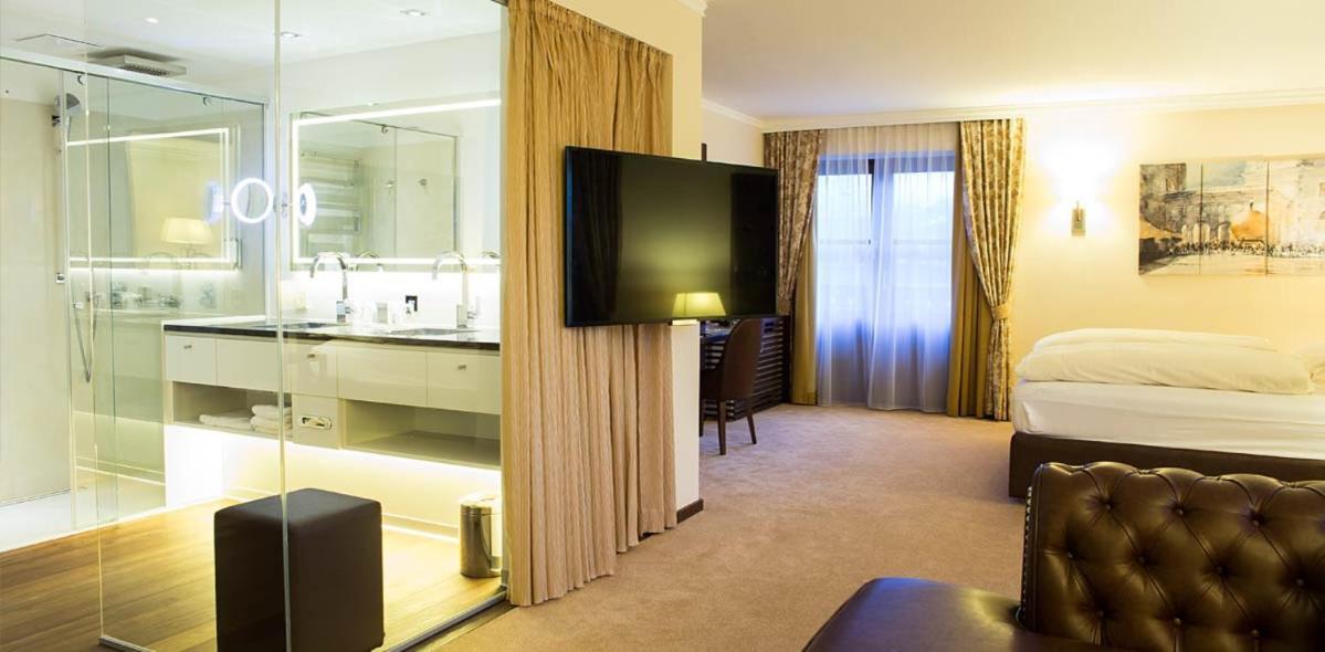 Hotel Friesacher Аниф Екстериор снимка