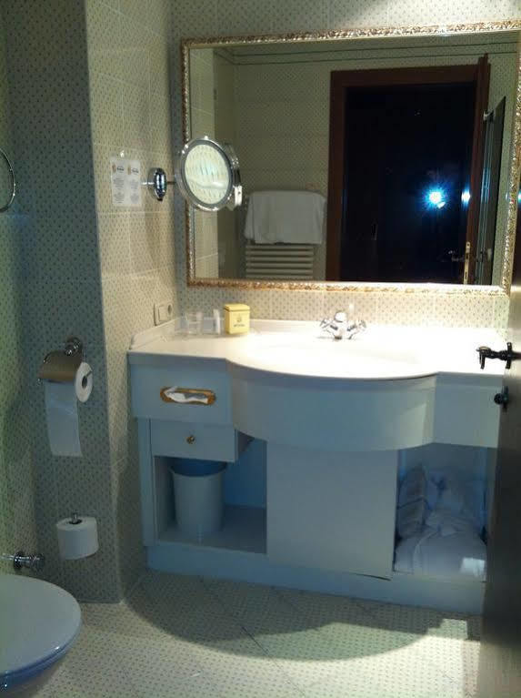 Hotel Friesacher Аниф Екстериор снимка