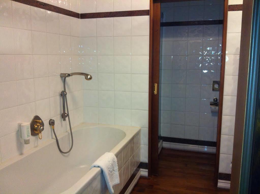 Hotel Friesacher Аниф Екстериор снимка